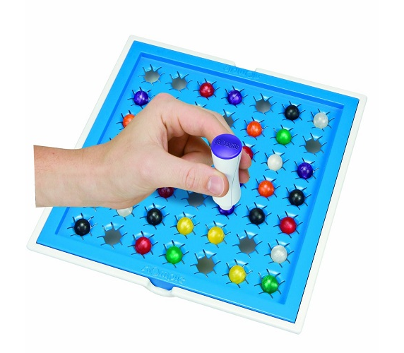 Игра шарик нажимать. Настольная игра Spin Master Stomple 34163. Настольная игра с шариками. Игра с шариками для детей настольная. Настольная игра с цветными шариками.